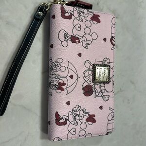 DOONEY AND BOURKE NWOT DISNEY VALENTINES WALLET 12 cc slots and interior zip